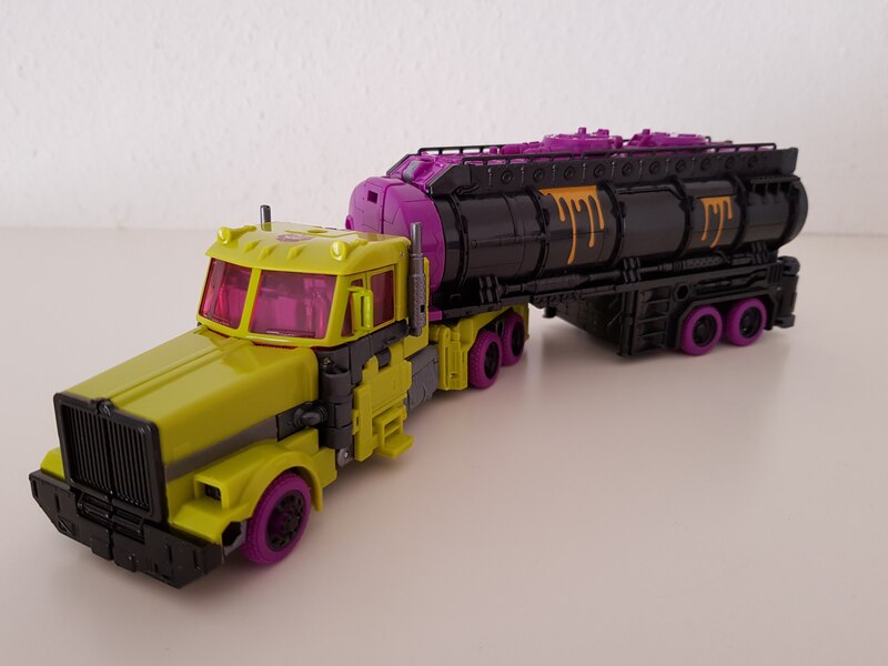 Image Of Toxitron  G2 Universe From Transformers Legacy Evolution  (1 of 6)