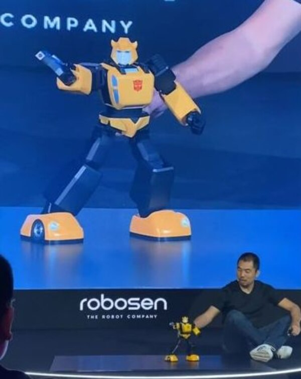 Image Of Robosen ROTB Optimus Prime & G1 Bumblebee Official Reveals  (10 of 27)
