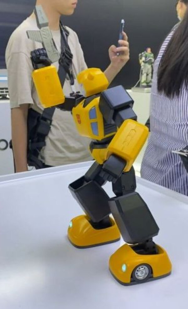 Image Of Robosen ROTB Optimus Prime & G1 Bumblebee Official Reveals  (24 of 27)