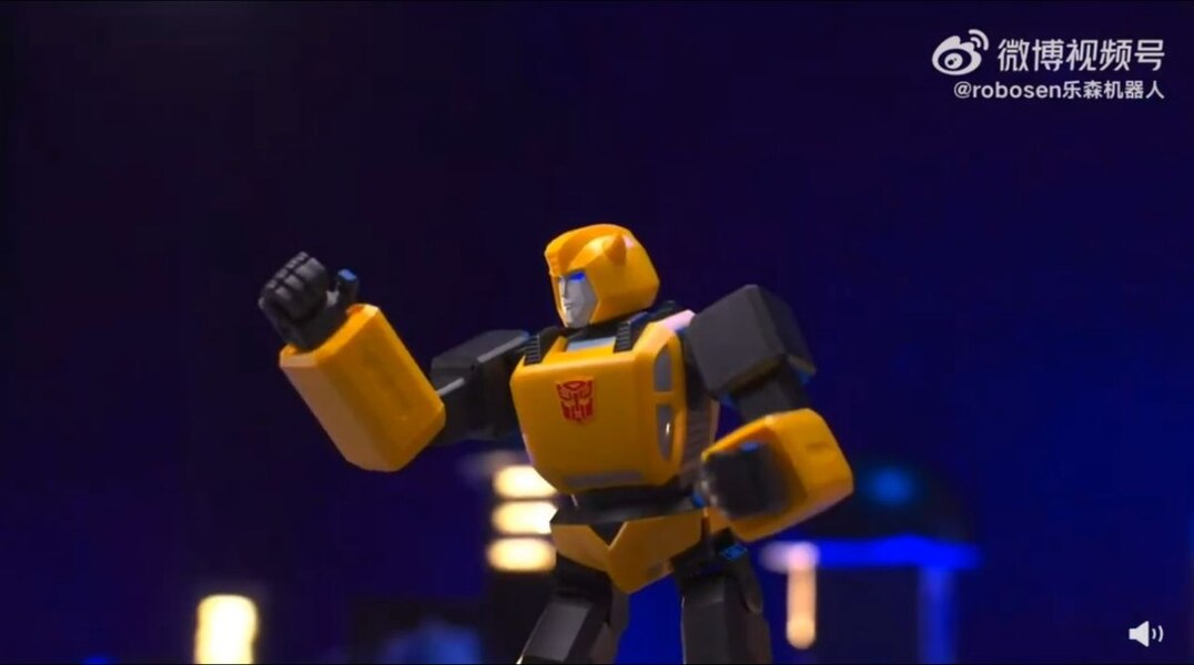 Image Of Robosen G1 Bumblebee Transformers Auto Converting Performance Series  (4 of 24)