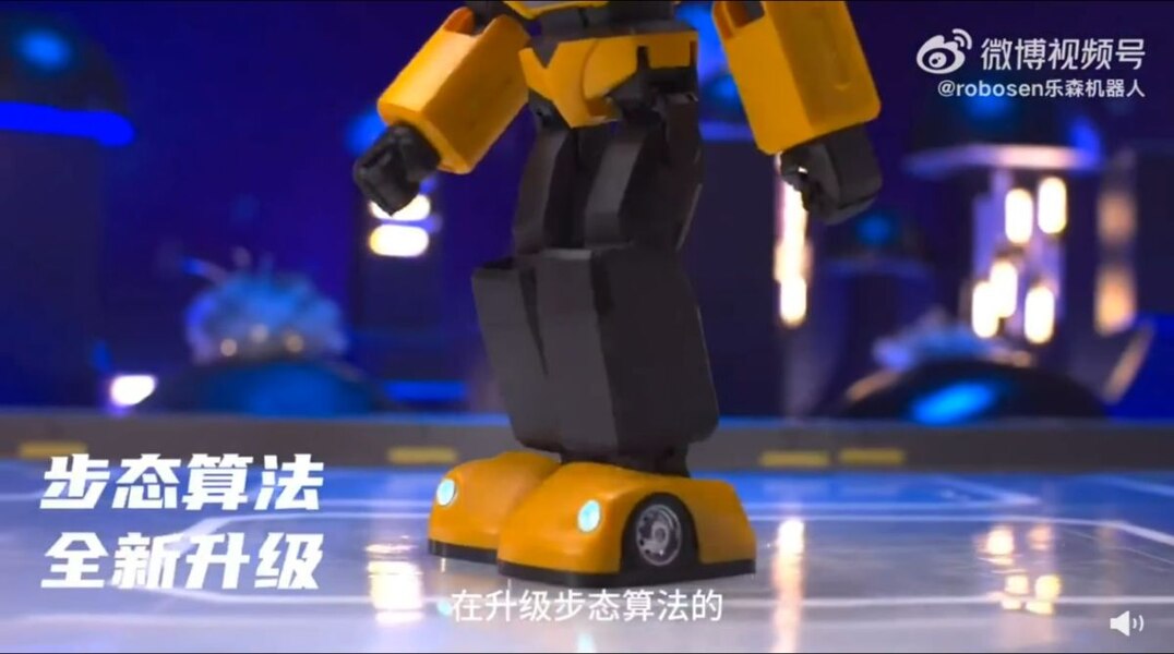 Image Of Robosen G1 Bumblebee Transformers Auto Converting Performance Series  (5 of 24)