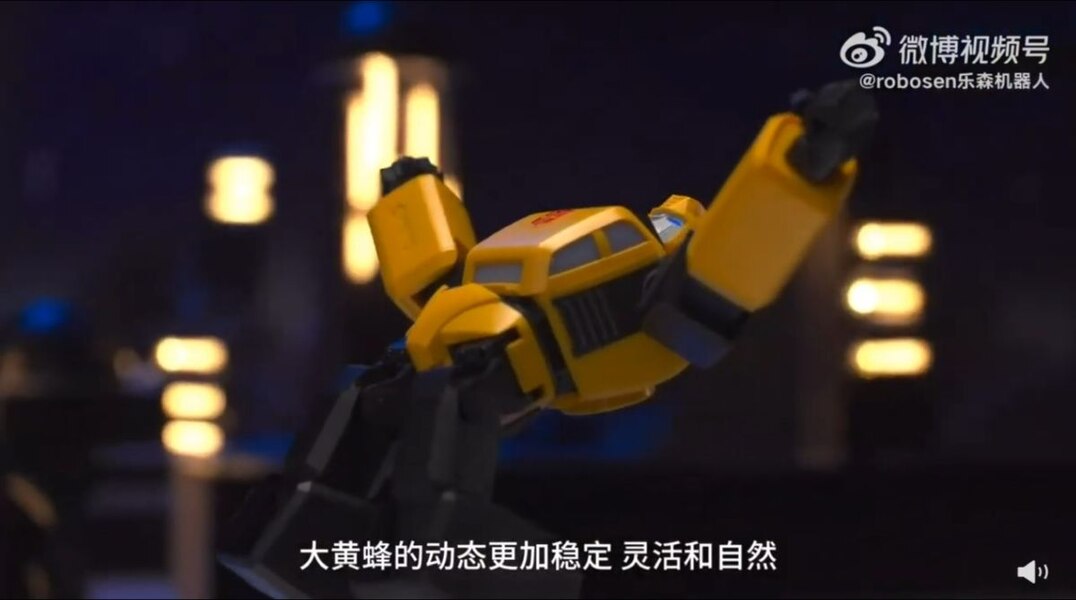 Image Of Robosen G1 Bumblebee Transformers Auto Converting Performance Series  (9 of 24)