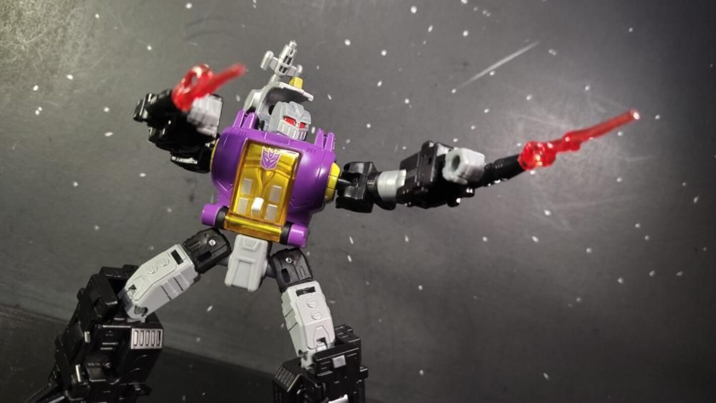 Bombshell Deluxe Figure Images From Transformers Legacy Evolution?