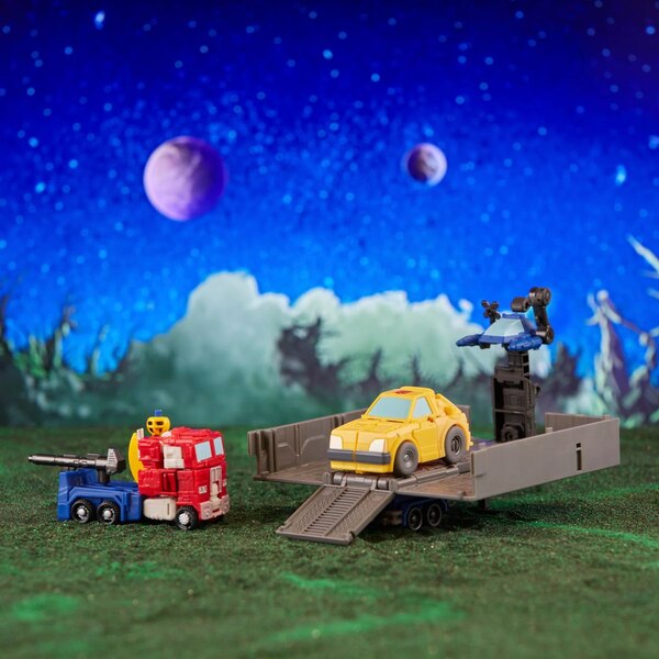Image Of Optimus Prime & Bumblebee Play Set Transformers Legacy Evolution  (11 of 22)