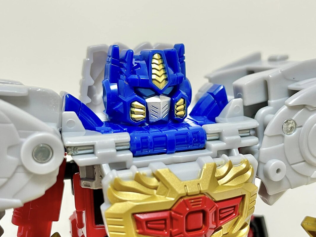 Transformers R.E.D. Transformers Prime Optimus Prime in-Hand Images