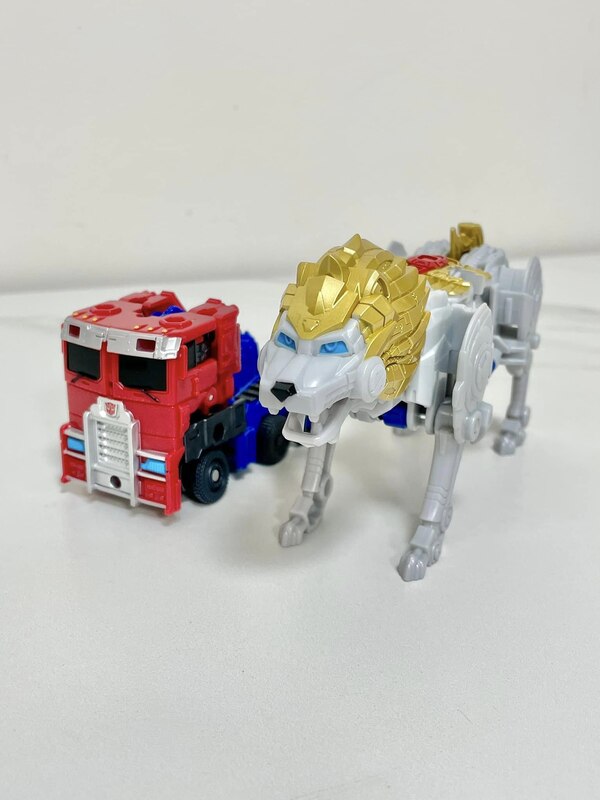 Image Of Optimus Prime & Lionblade Combiners From Transformers Rise Of The Beasts  (10 of 14)