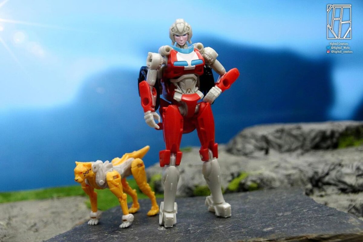 Arcee & Cheetor Weaponizers 2-Pack In-Hand Images & Video for Rise of The  Beasts