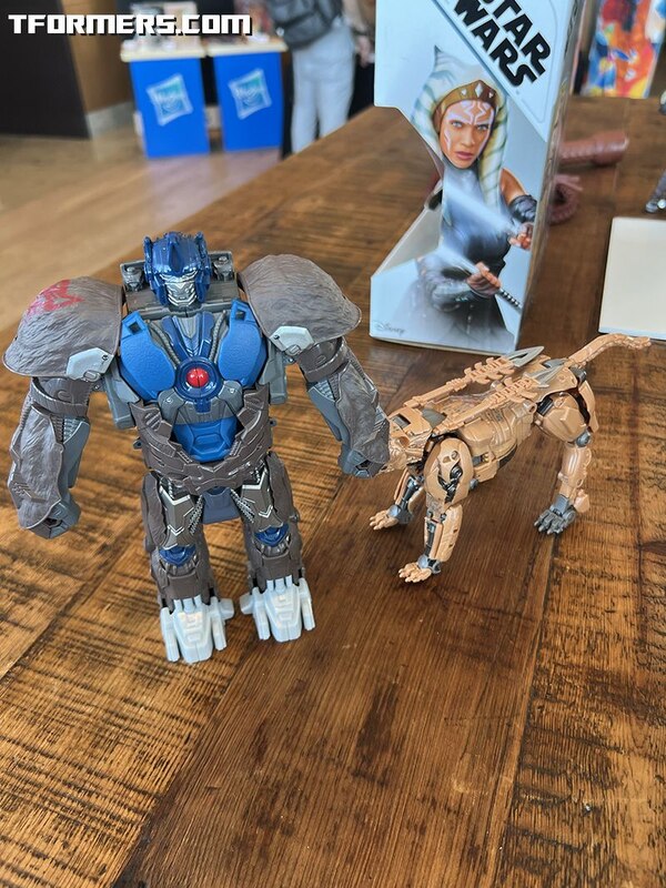 Powerlinx Hot Shot & Jolt Reveal From Transformers Legacy At SDCC 2023  (4 of 4)