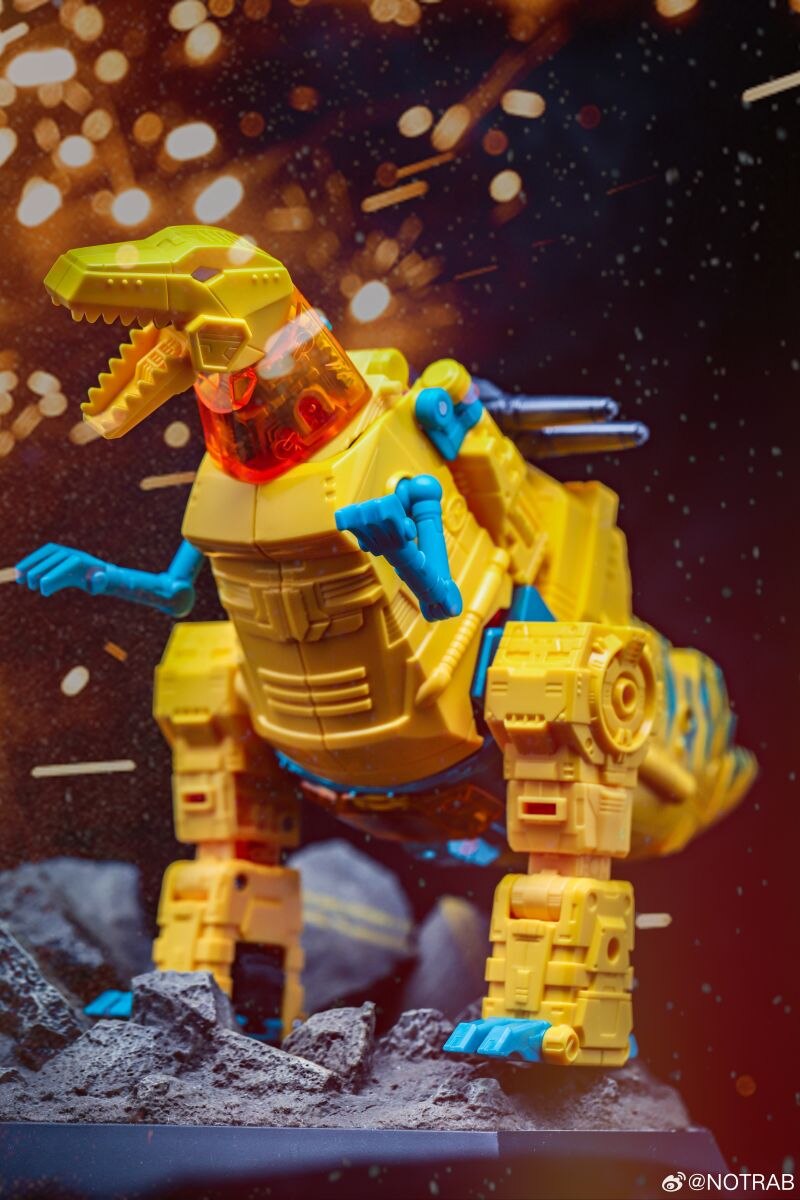 G2 Universe Grimlock In-Hand Images from Transformers Legacy: Evolution