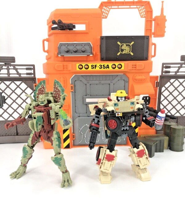 Image Of Autobot JP12 & Dilophocon From Transformers X Jurassic Park Set  (18 of 19)