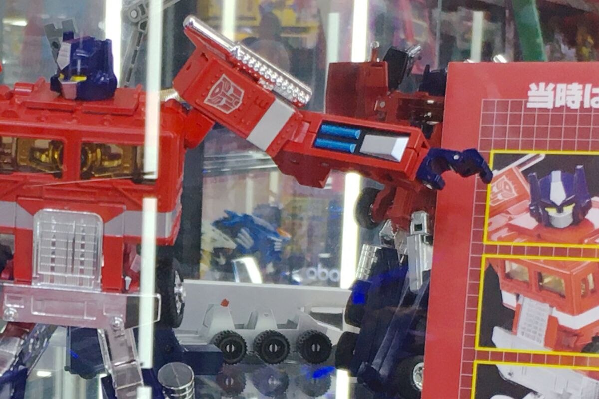 Missing Link C-01 Convoy Display Images of Takara Tomy Transformers 40th Anniversary Series