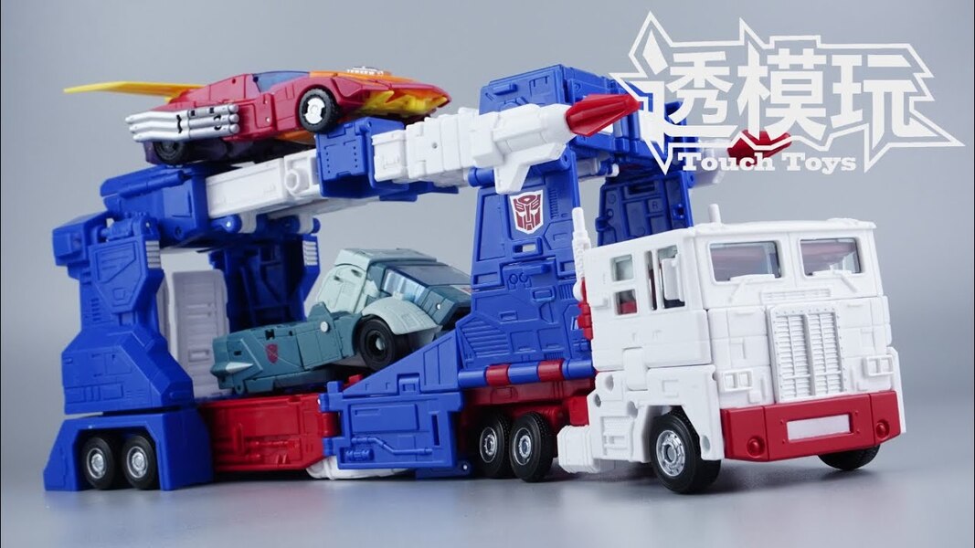 Image Of 1986 Commander Ultra Magnus In Hand Studio Series Transformation  (1 of 68)
