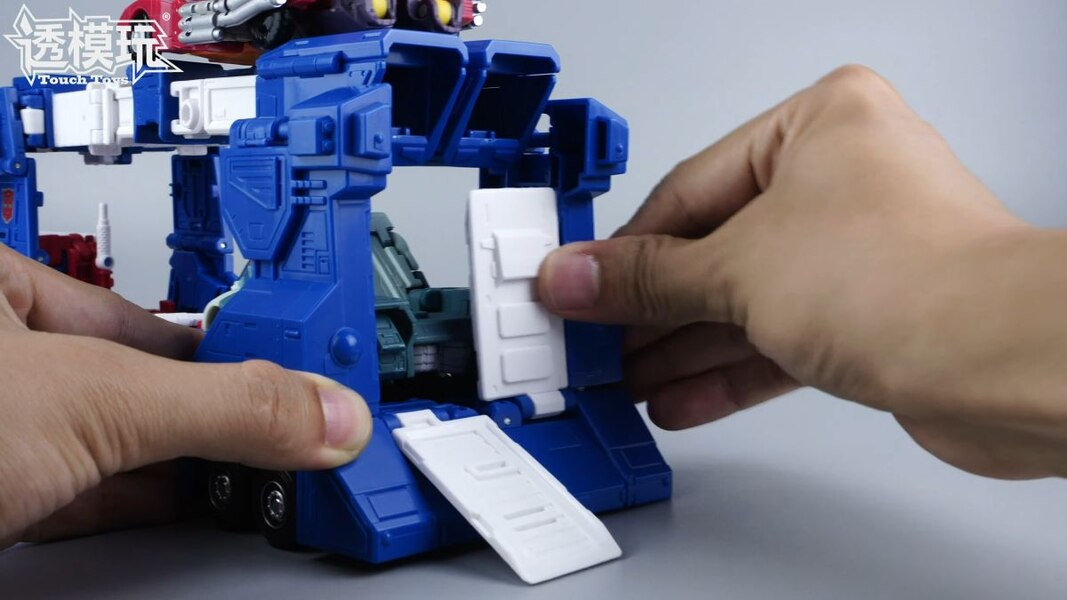 Image Of 1986 Commander Ultra Magnus In Hand Studio Series Transformation  (3 of 68)