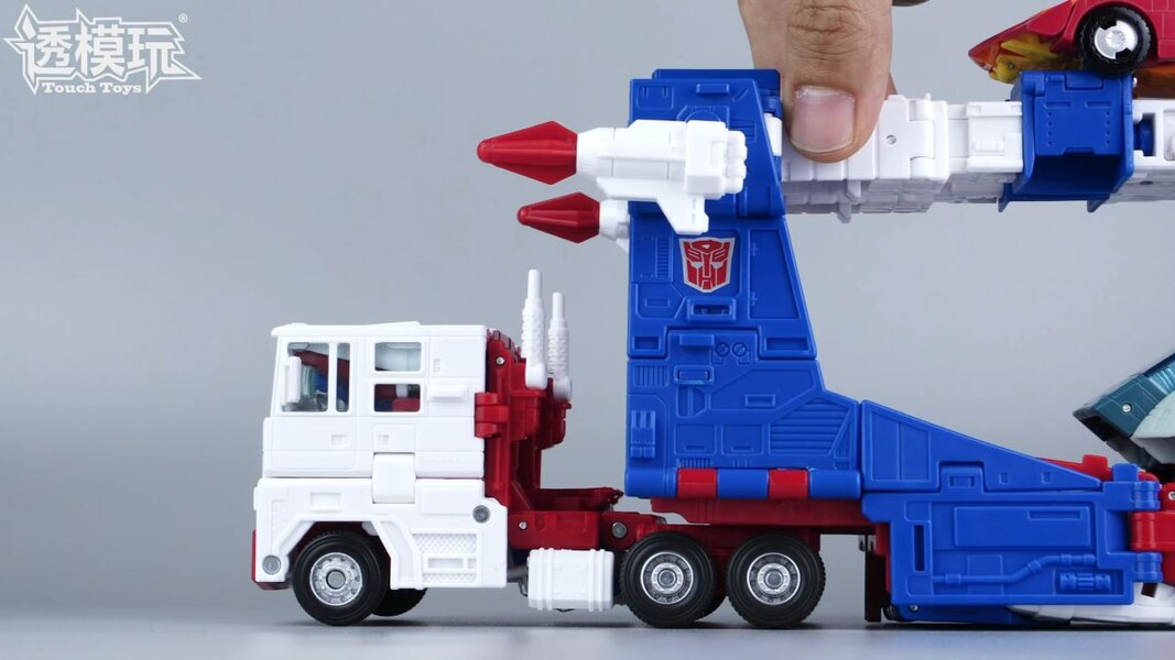 Image Of 1986 Commander Ultra Magnus In Hand Studio Series Transformation  (4 of 68)