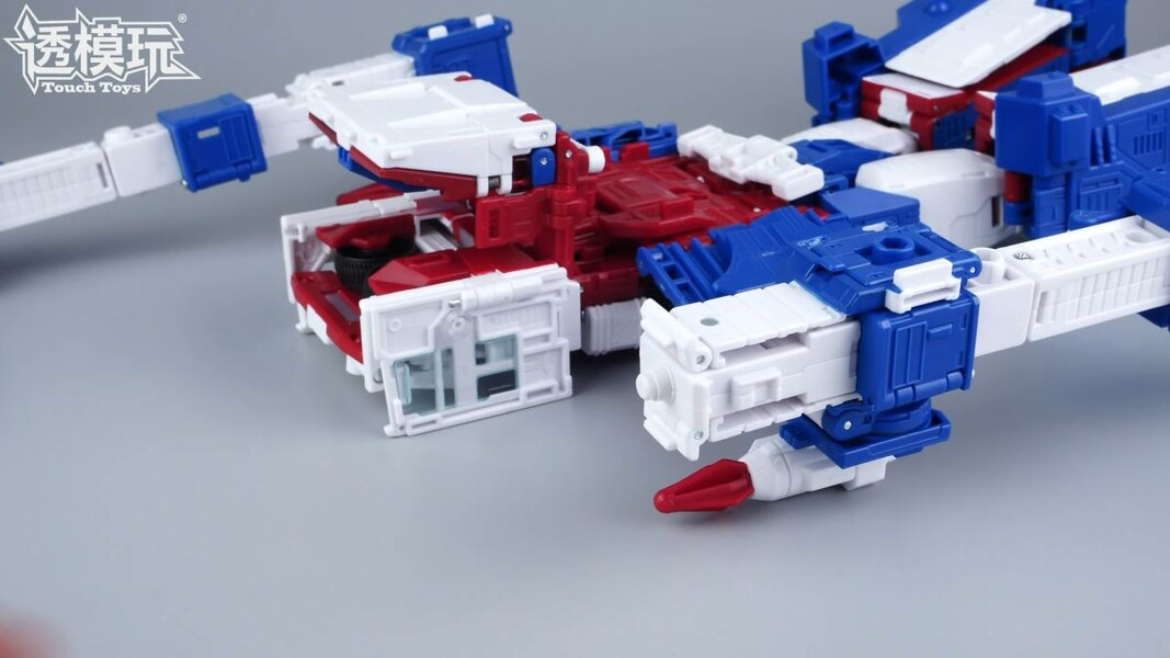 Image Of 1986 Commander Ultra Magnus In Hand Studio Series Transformation  (24 of 68)
