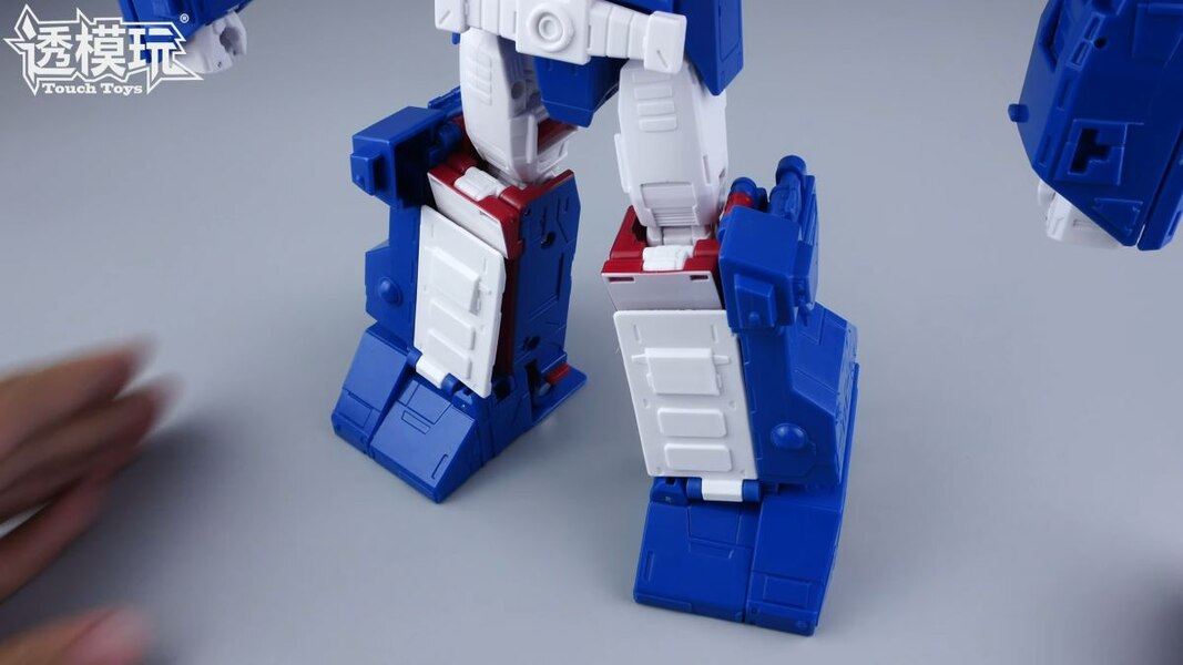 Image Of 1986 Commander Ultra Magnus In Hand Studio Series Transformation  (31 of 68)