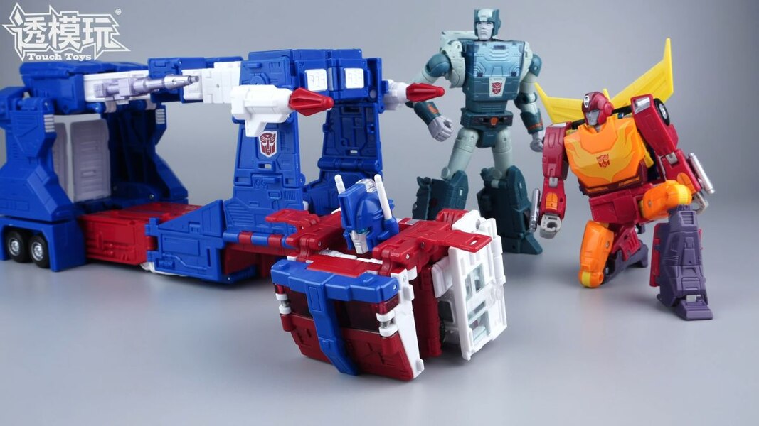 Image Of 1986 Commander Ultra Magnus In Hand Studio Series Transformation  (68 of 68)