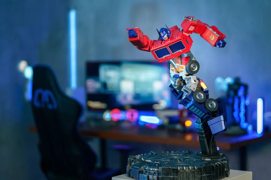 Image Of Optimus Prime AI Base Charging Stand For Robosen Transformers Flagship Elite  (17 of 20)