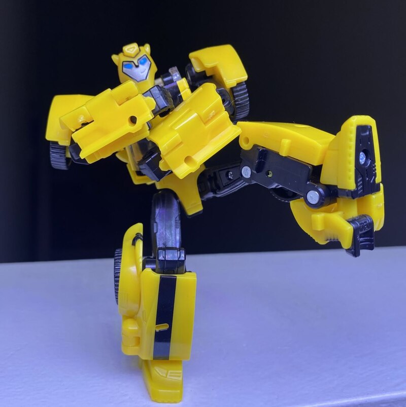 MORE Animated Bumblebee In-Hand Images from Transformers Legacy UNITED