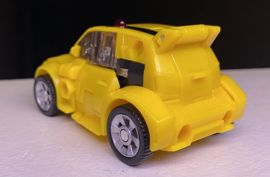 Image Of Animated Bumblebee Deluxe From Transformers Legacy Universe  (10 of 20)