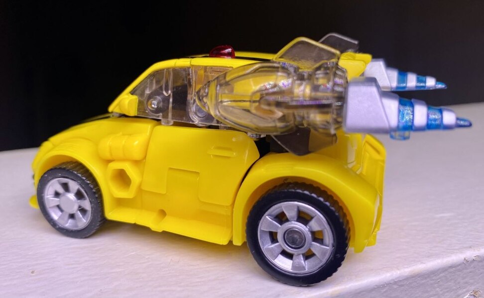 Image Of Animated Bumblebee Deluxe From Transformers Legacy Universe  (13 of 20)