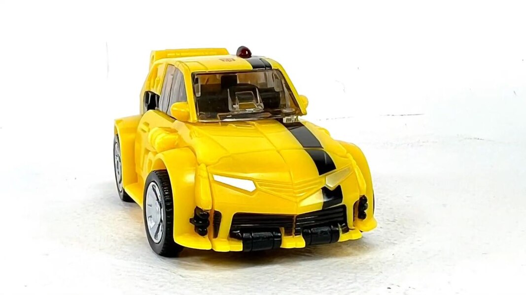 Image Of UNITED Animated Bumblebee Deluxe Class From Transformers Legacy  (7 of 19)