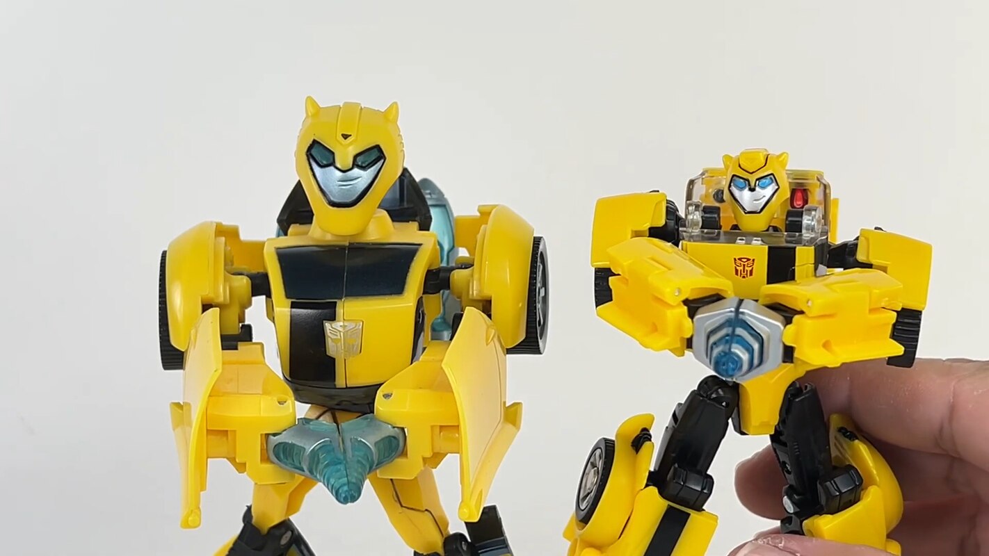 Transformers: Legacy United Deluxe Animated Universe Bumblebee