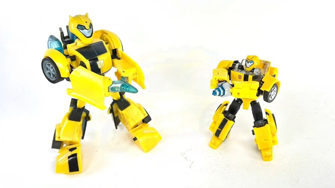 Image Of UNITED Animated Bumblebee Deluxe Class From Transformers Legacy  (10 of 19)