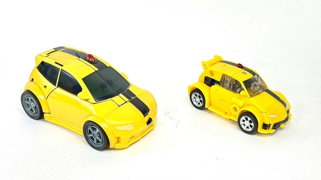 Image Of UNITED Animated Bumblebee Deluxe Class From Transformers Legacy  (12 of 19)