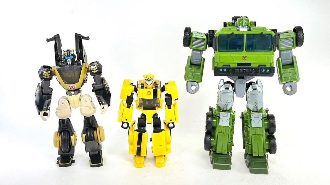 Image Of UNITED Animated Bumblebee Deluxe Class From Transformers Legacy  (14 of 19)