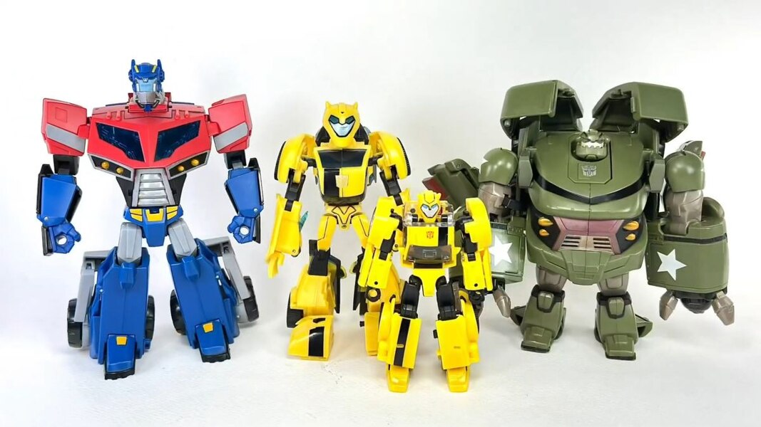 Image Of UNITED Animated Bumblebee Deluxe Class From Transformers Legacy  (16 of 19)
