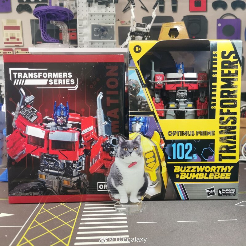 Daily Prime -  Black Mamba OP-01 Versus 102BB Optimus Prime In-Hand Images Compare KO and Official