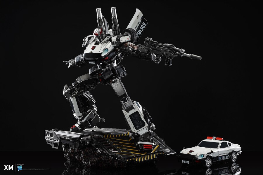 Image Of XM STUDIOS Prowl 110 Scale Statue  (2 of 31)