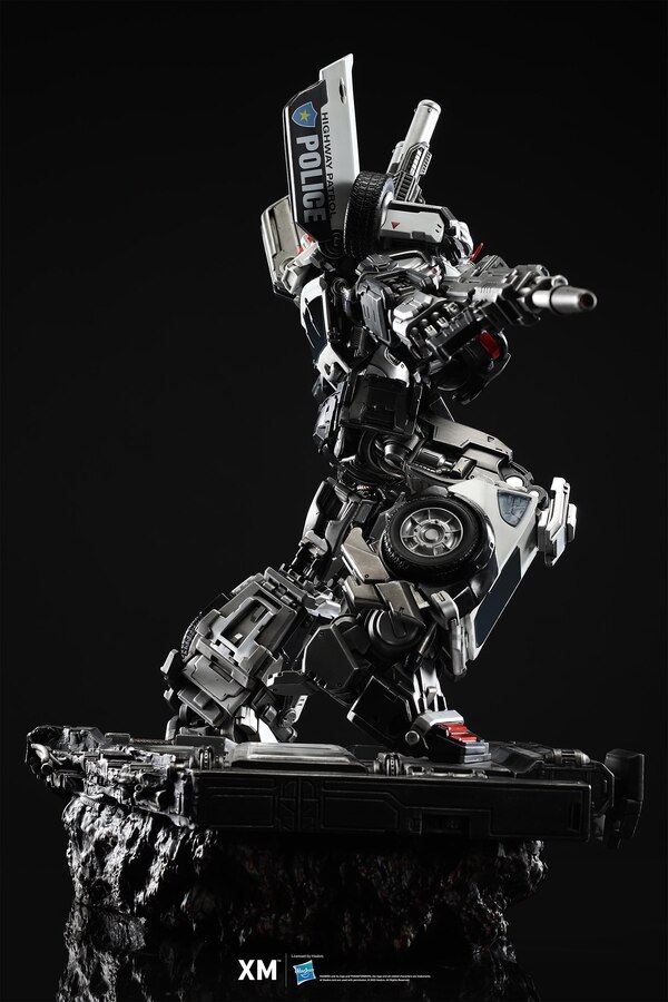 Image Of XM STUDIOS Prowl 110 Scale Statue  (25 of 31)