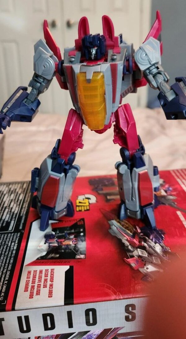 Image Of Gamer WFC Starsream From Transformers Studio Series  (2 of 13)