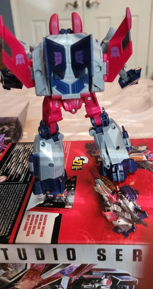 Image Of Gamer WFC Starsream From Transformers Studio Series  (4 of 13)