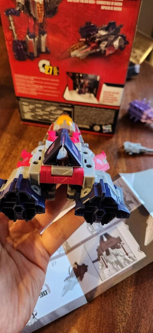 Image Of Gamer WFC Starsream From Transformers Studio Series  (12 of 13)