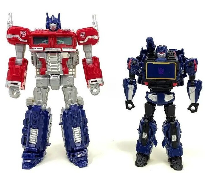 Image Of Reactivate Optimus Prime & Soundwave Transformers Game Toys  (1 of 12)
