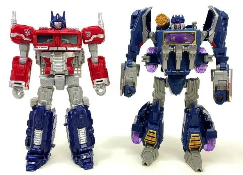 Image Of Reactivate Optimus Prime & Soundwave Transformers Game Toys  (2 of 12)