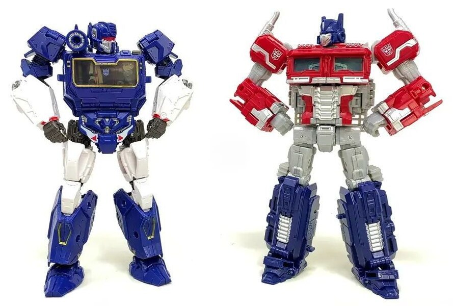 Image Of Reactivate Optimus Prime & Soundwave Transformers Game Toys  (3 of 12)