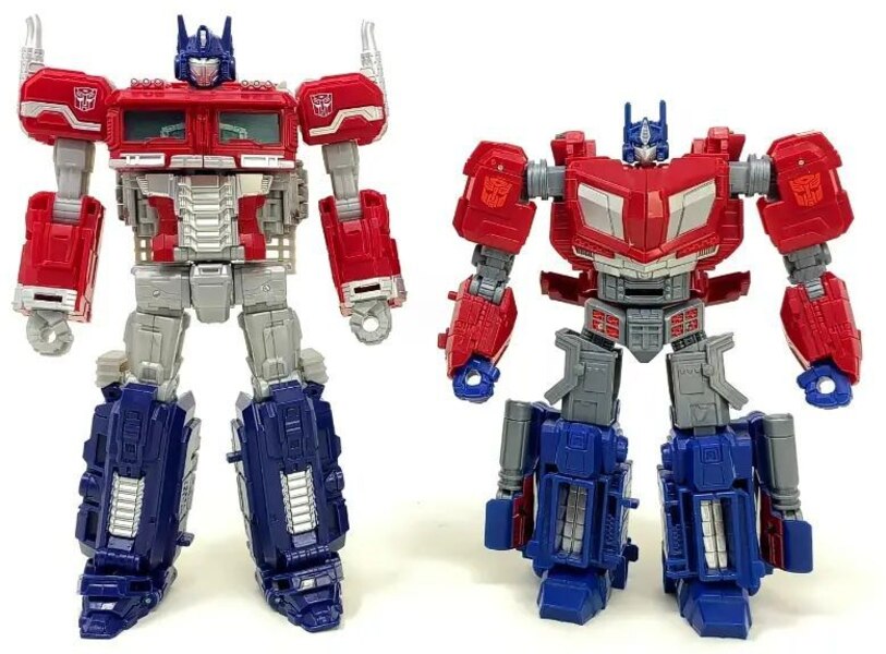 Image Of Reactivate Optimus Prime & Soundwave Transformers Game Toys  (4 of 12)