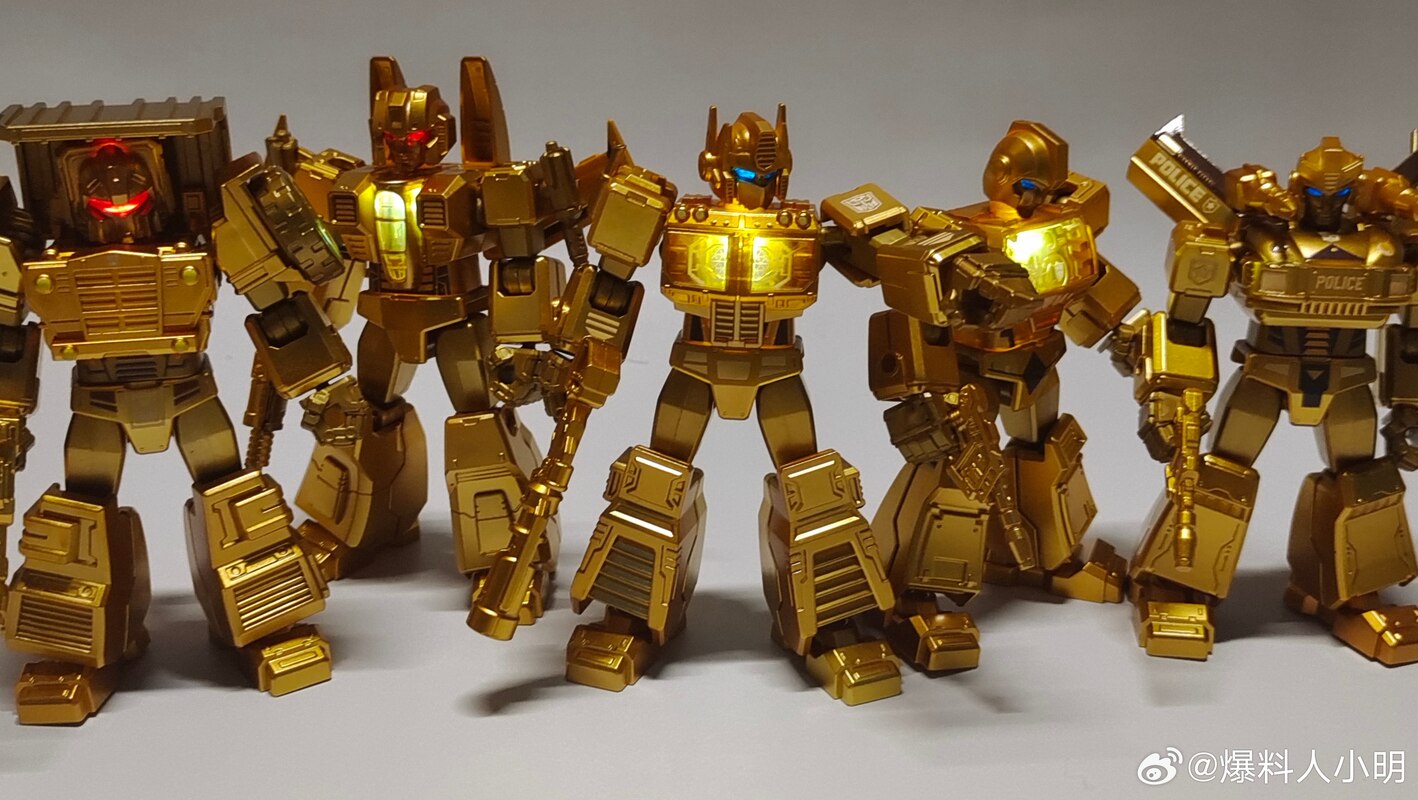 Blokees Transformers 2024 Yearbook Gold Long Haul - Model Kit