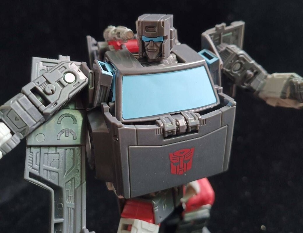 Image%20of%20Autobot%20Trailbreaker%20In