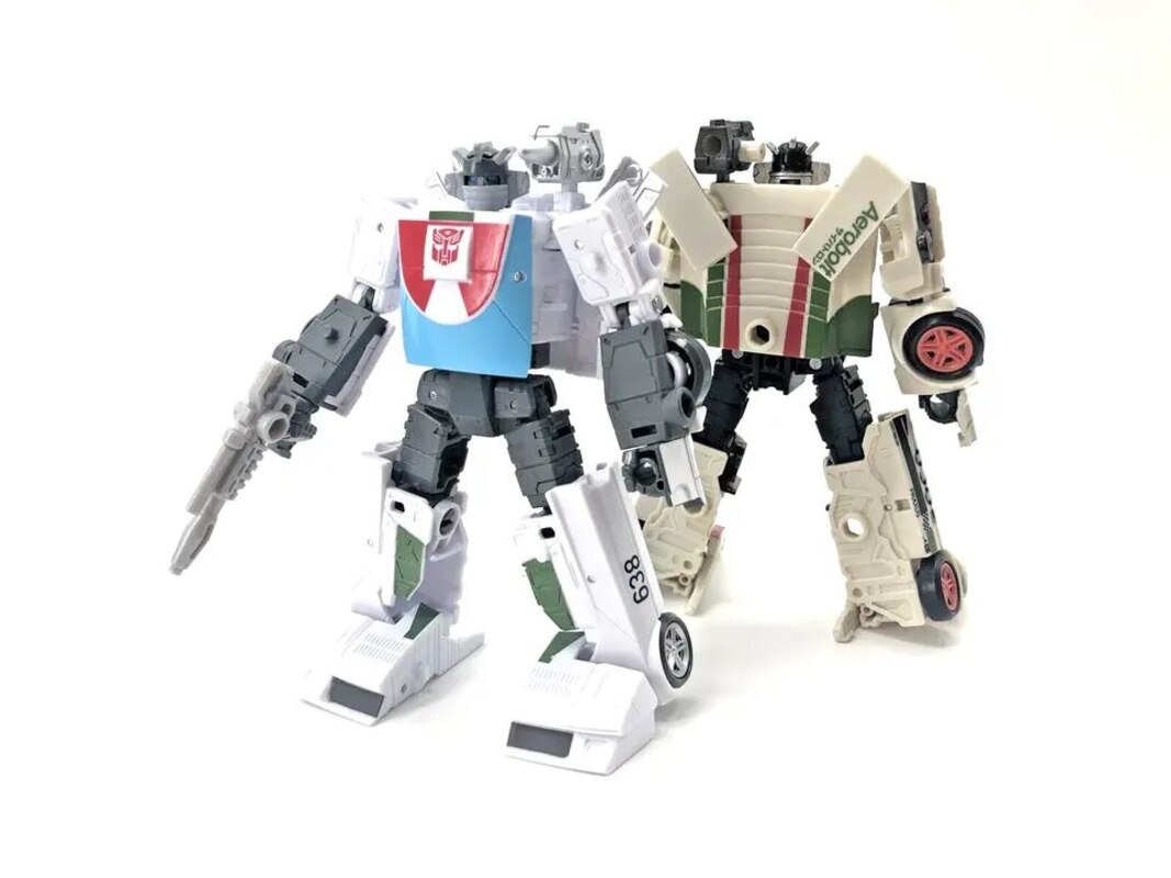 Image%20of%20G1%20Wheeljack%20In-Hand%20