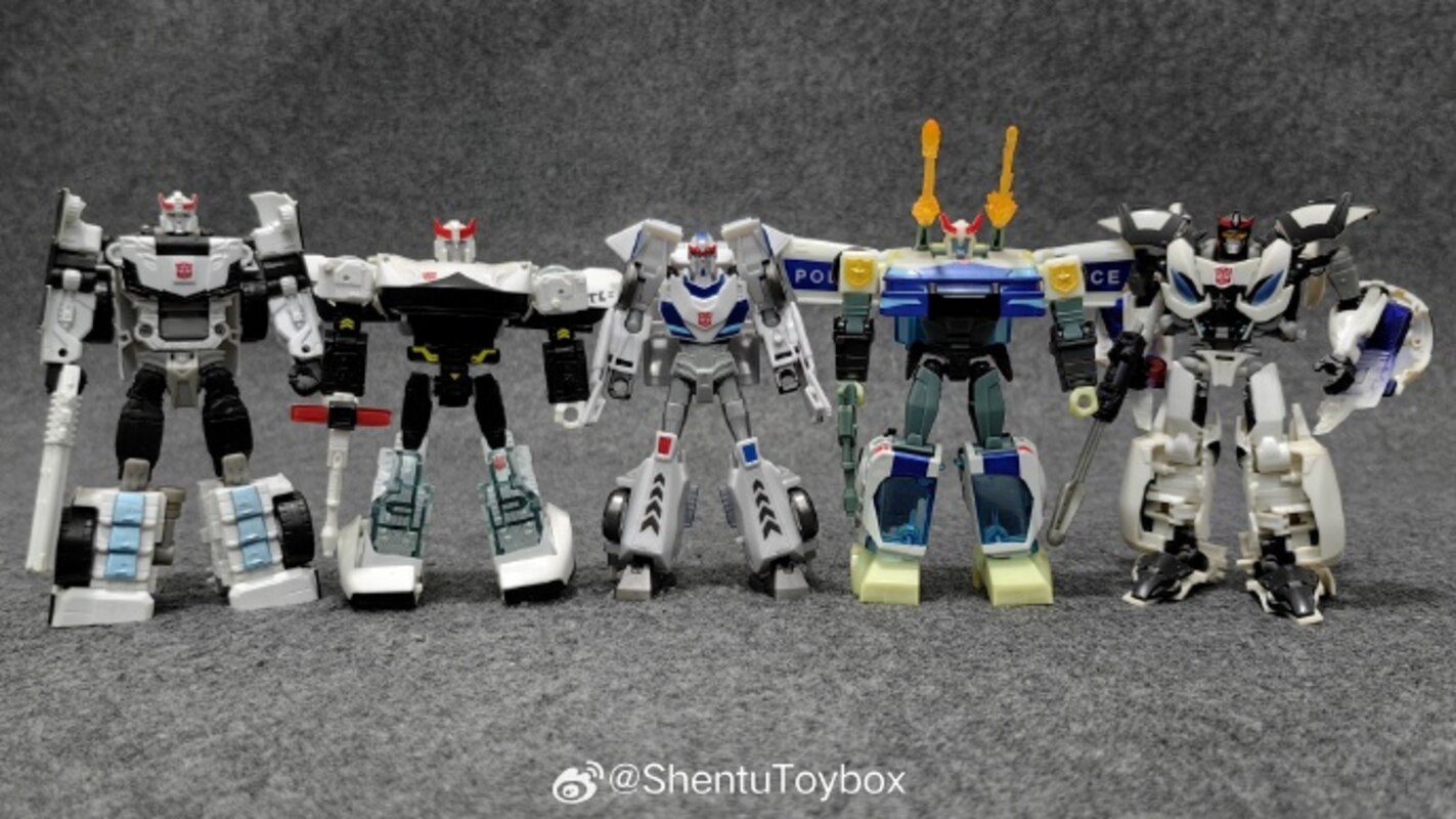 Prowl Deluxe Class Figures In-Hand Images from Transformers EarthSpark