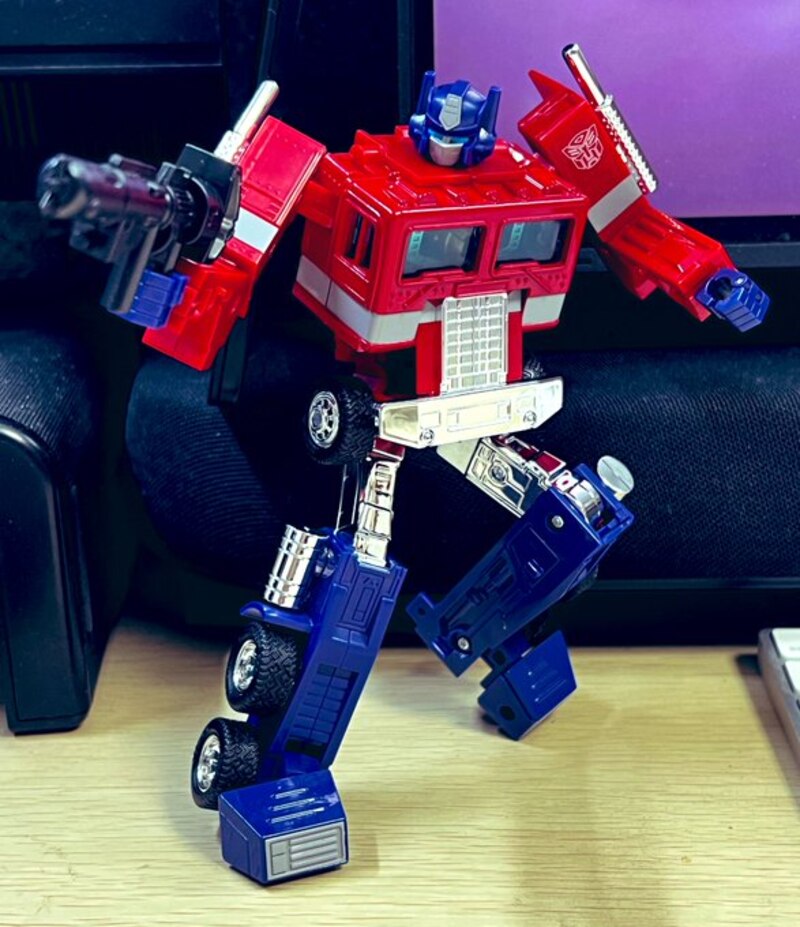 Missing Link C-01 Convoy In-hand Images of Takara Tomy Transformers Release