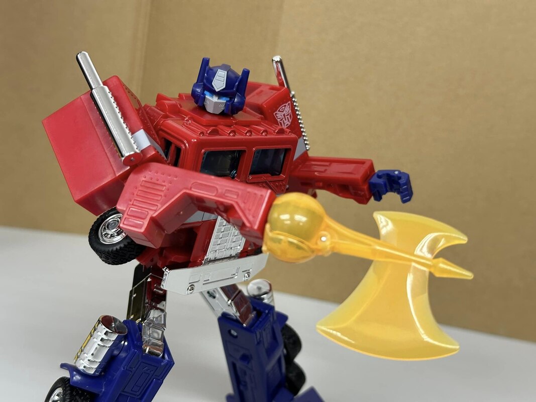 Missing Link Convoy New In-hand Video & Images of Takara Tomy Transformers Release