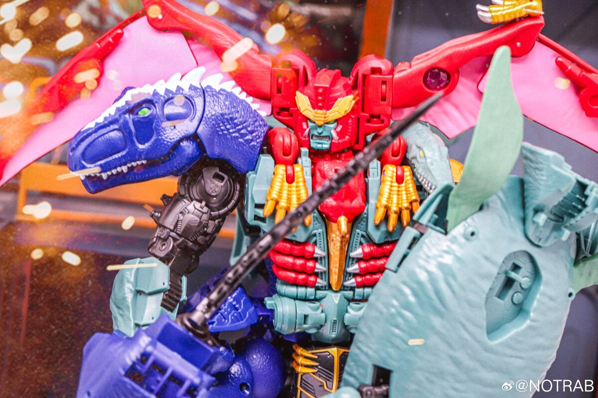 Magmatron In-Hand Images of Commander Class Combiner from Legacy United