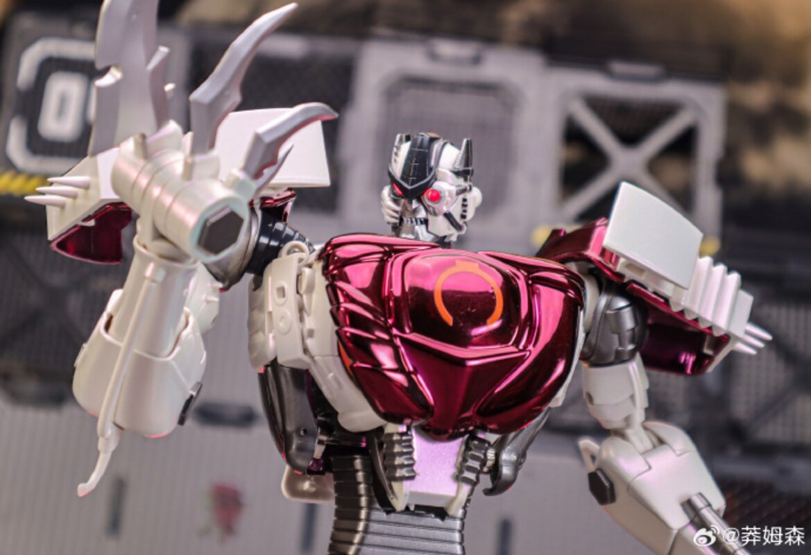 DB-01 Dinosaur Warrior (TransMetal II Dinobot) In-Hand Images & Video from Metamorphic Universe