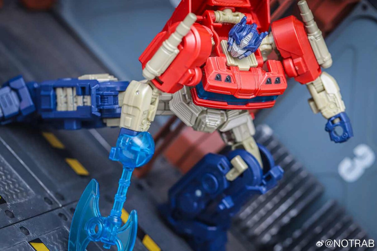 ONE 112 Optimus Prime New In-hand Images of Transformers Studio Series Deluxe